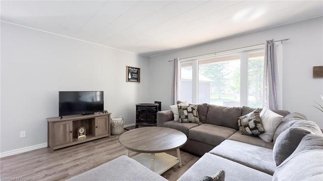 302 Sauk Court, House detached with 3 bedrooms, 1 bathrooms and 3 parking in Huron Kinloss ON | Image 14