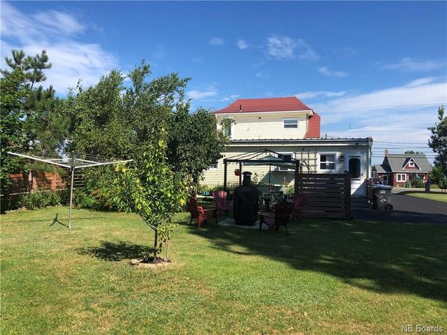 276 St Pierre Est Boulevard, House detached with 3 bedrooms, 2 bathrooms and null parking in Caraquet NB | Image 3