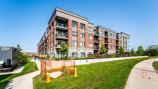 211 - 1 Redfern Avenue, Condo with 2 bedrooms, 2 bathrooms and 1 parking in Hamilton ON | Image 2