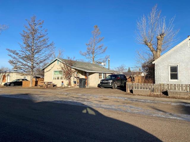 313 2 Street, House detached with 2 bedrooms, 1 bathrooms and 1 parking in Lethbridge County AB | Image 1