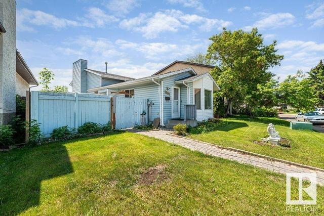 3609 42 Av Nw, House detached with 3 bedrooms, 2 bathrooms and null parking in Edmonton AB | Image 2