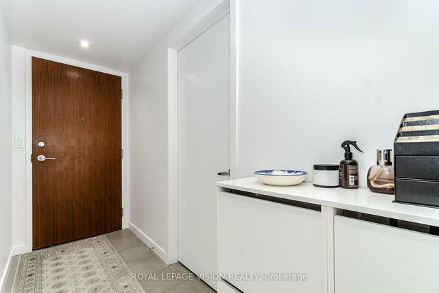 313 - 33 Lombard St, Condo with 1 bedrooms, 1 bathrooms and 1 parking in Toronto ON | Image 2