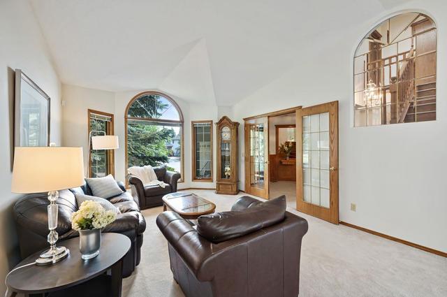 236 Evergreen Court Sw, House detached with 5 bedrooms, 3 bathrooms and 5 parking in Calgary AB | Image 8