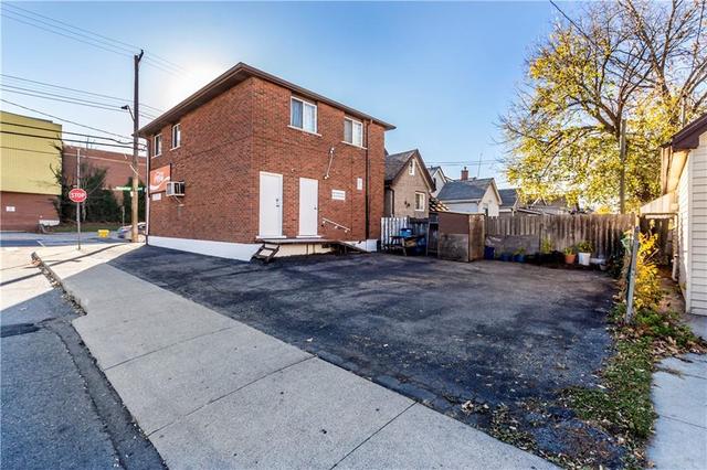 1295 Cannon Street E, House detached with 2 bedrooms, 1 bathrooms and 5 parking in Hamilton ON | Image 28