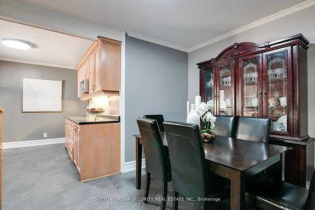 22 Bowie Ave, House detached with 2 bedrooms, 2 bathrooms and 2 parking in Toronto ON | Image 4