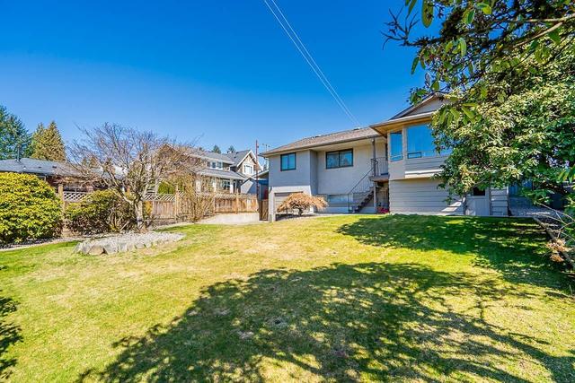983 Caithness Crescent, House detached with 5 bedrooms, 2 bathrooms and 4 parking in Port Moody BC | Image 27