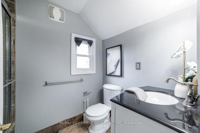 381 Herkimer St, House detached with 2 bedrooms, 1 bathrooms and 0 parking in Hamilton ON | Image 23