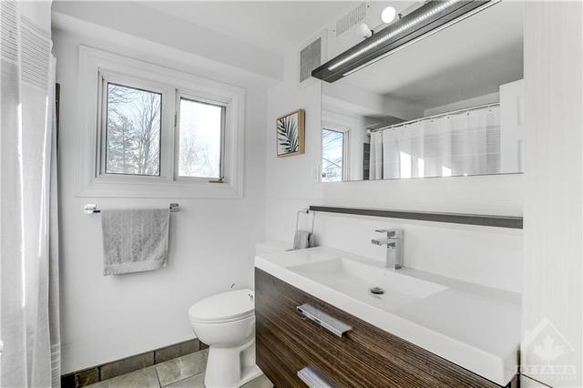 214 Fraser Park, House detached with 4 bedrooms, 2 bathrooms and 5 parking in Ottawa ON | Image 22