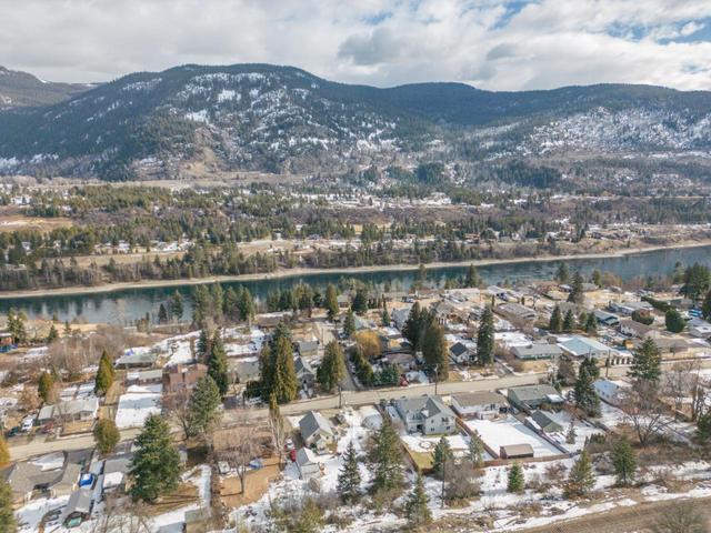 2812 Columbia Avenue, House detached with 5 bedrooms, 3 bathrooms and null parking in Castlegar BC | Image 39