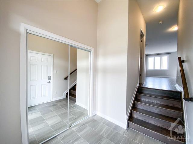 1033 Speedvale Court, Townhouse with 3 bedrooms, 4 bathrooms and 2 parking in Ottawa ON | Image 2