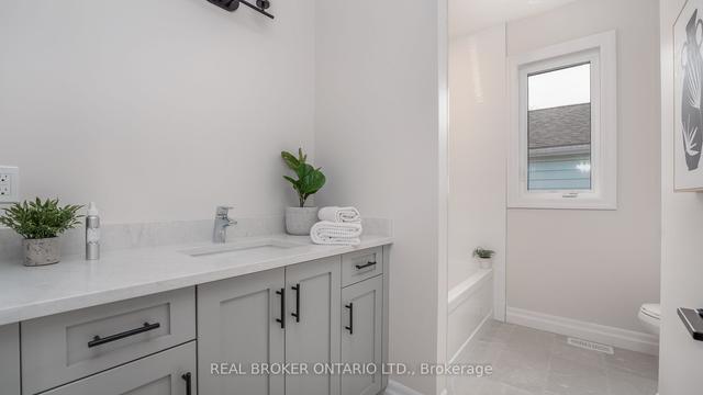 7 Robinson Ave, House detached with 3 bedrooms, 2 bathrooms and 4 parking in Brantford ON | Image 11