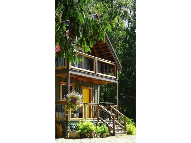 8788 Highway 6, House detached with 2 bedrooms, 2 bathrooms and null parking in Central Kootenay H BC | Image 1