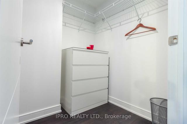 1106 - 525 Adelaide St W, Condo with 3 bedrooms, 2 bathrooms and 1 parking in Toronto ON | Image 18