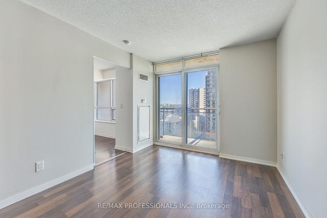 1326 - 38 Joe Shuster Way, Condo with 2 bedrooms, 1 bathrooms and 1 parking in Toronto ON | Image 2