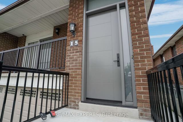 15 Albany (Main) Dr, House semidetached with 4 bedrooms, 2 bathrooms and 4 parking in Vaughan ON | Image 12