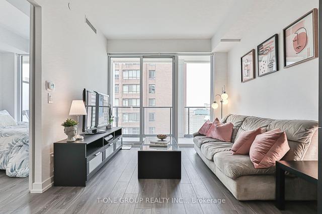 1712 - 20 Edward St, Condo with 2 bedrooms, 1 bathrooms and 0 parking in Toronto ON | Image 6