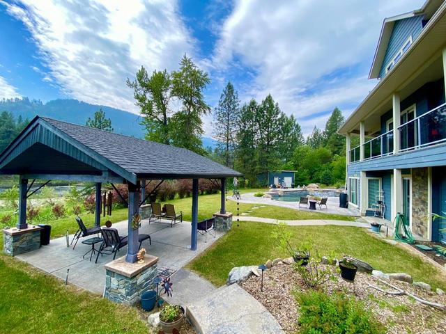 855 Highway 3, House detached with 4 bedrooms, 4 bathrooms and null parking in Kootenay Boundary C BC | Image 40