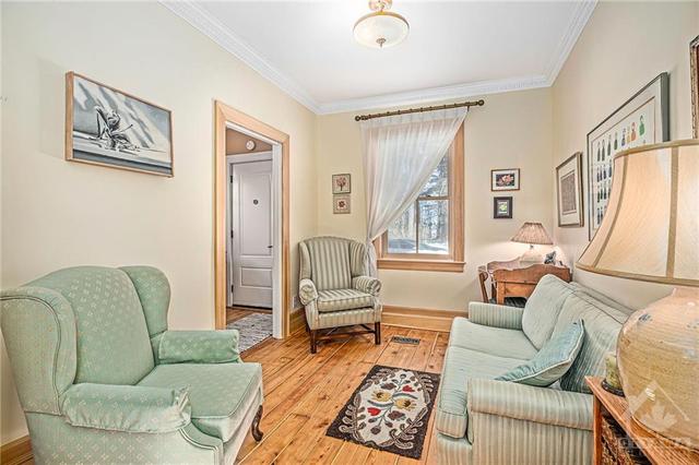 1034 Fisher Avenue, House detached with 3 bedrooms, 1 bathrooms and 3 parking in Ottawa ON | Image 3