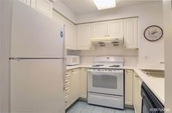 909 - 18 Pemberton Ave, Condo with 2 bedrooms, 2 bathrooms and 1 parking in Toronto ON | Image 12