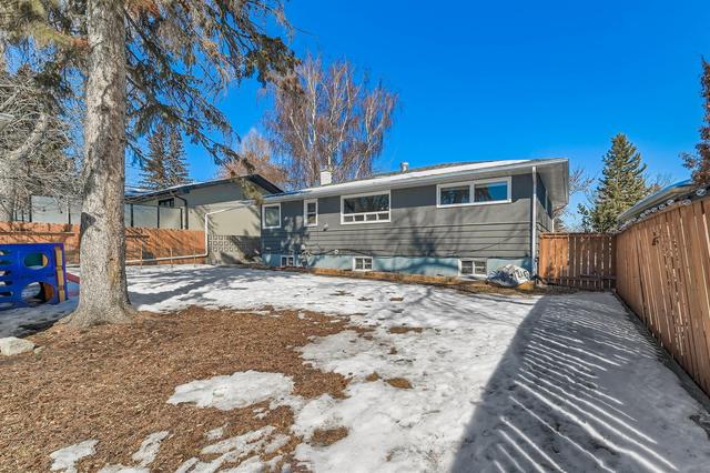 7 Manor Road Sw, House detached with 4 bedrooms, 2 bathrooms and 3 parking in Calgary AB | Image 33