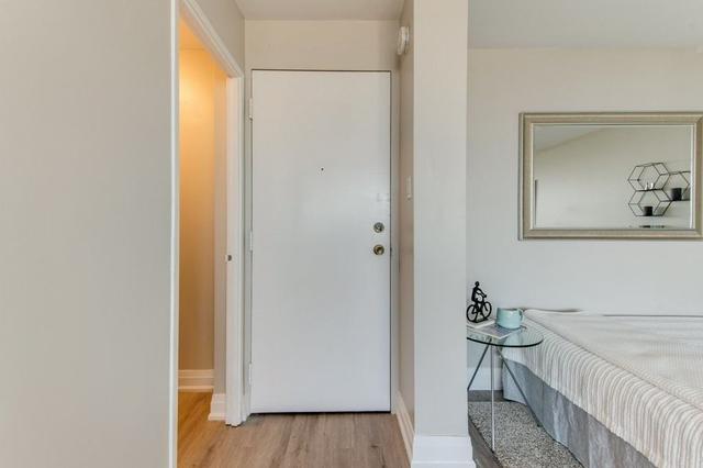 1403 - 720 Spadina Ave, Condo with 0 bedrooms, 1 bathrooms and 0 parking in Toronto ON | Image 24