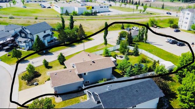 10614 83 Avenue, House detached with 3 bedrooms, 2 bathrooms and 4 parking in Grande Prairie AB | Image 5