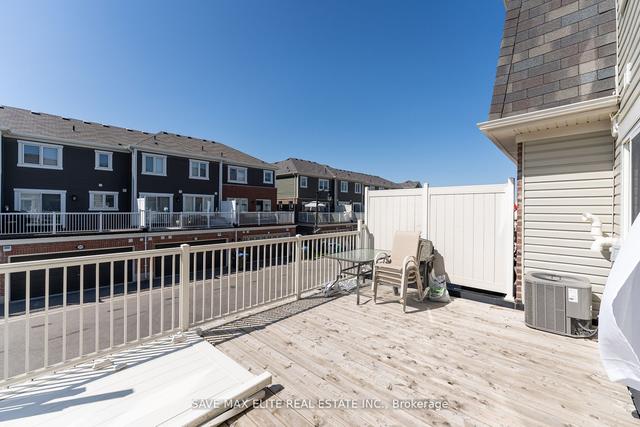 30 Metro Cres, House attached with 3 bedrooms, 3 bathrooms and 4 parking in Brampton ON | Image 5