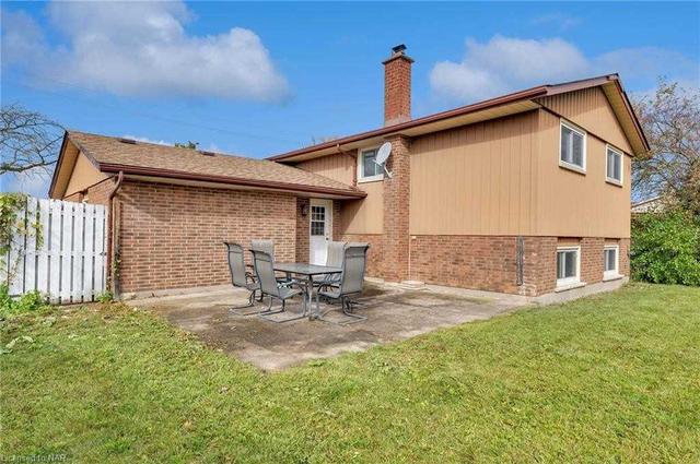 8 Allanburg Rd S, House detached with 3 bedrooms, 2 bathrooms and 7 parking in St. Catharines ON | Image 20
