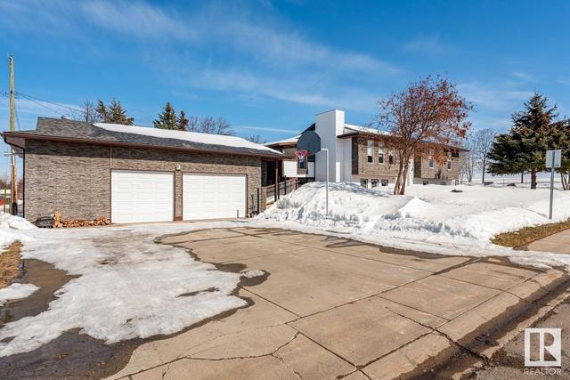 4702 57 St, House detached with 5 bedrooms, 2 bathrooms and null parking in Cold Lake AB | Image 32