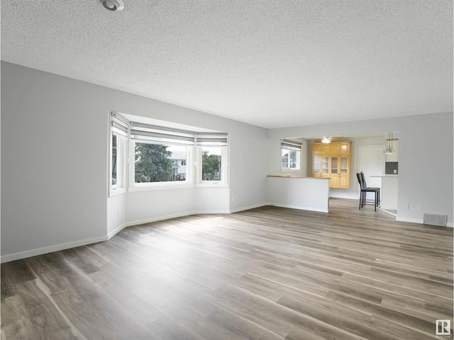 5916 11 Av Nw, House detached with 3 bedrooms, 2 bathrooms and null parking in Edmonton AB | Image 9