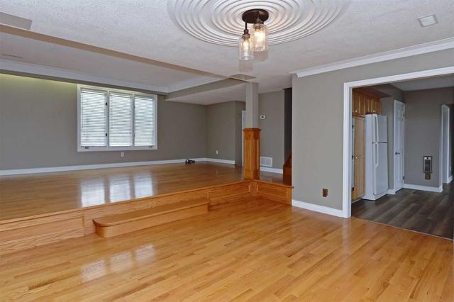 673 Oshawa Blvd N, House detached with 3 bedrooms, 3 bathrooms and 6 parking in Oshawa ON | Image 2