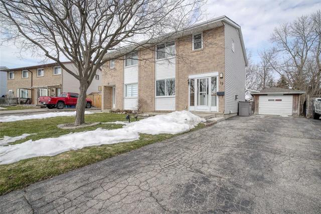 19 Roberts Cres, House semidetached with 3 bedrooms, 2 bathrooms and 5 parking in Kitchener ON | Image 1