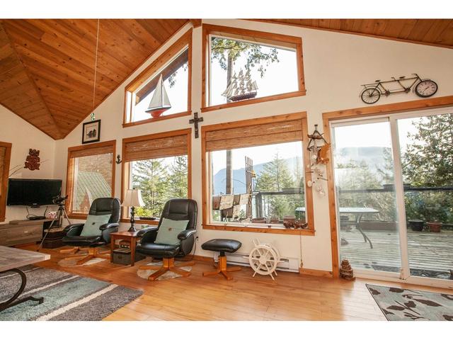 495 Gavin Road, House detached with 2 bedrooms, 1 bathrooms and null parking in Sunshine Coast F BC | Image 8