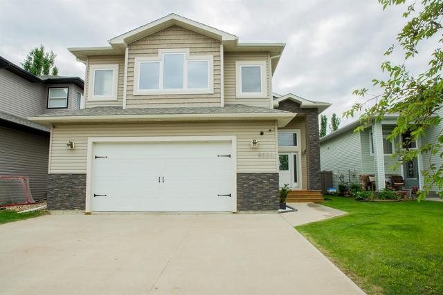 8529 70 Avenue, House detached with 4 bedrooms, 3 bathrooms and 4 parking in Grande Prairie AB | Image 2