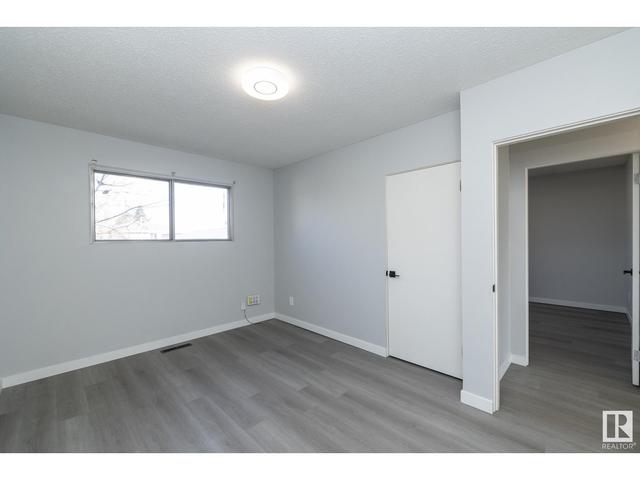 4730 105 St Nw, House semidetached with 3 bedrooms, 2 bathrooms and null parking in Edmonton AB | Image 16