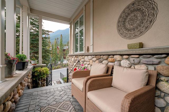 107 Lougheed Circle, House detached with 4 bedrooms, 3 bathrooms and 4 parking in Banff AB | Image 10