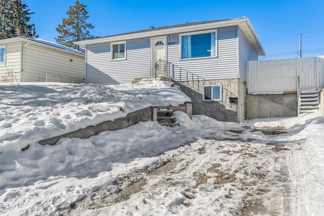4327 69 Street Nw, House detached with 3 bedrooms, 2 bathrooms and 2 parking in Calgary AB | Image 1