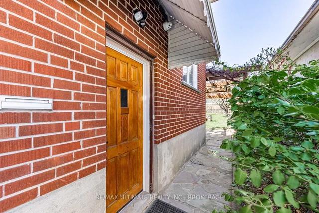upper - 198 Cornelius Pkwy, House detached with 2 bedrooms, 1 bathrooms and 1 parking in Toronto ON | Image 14
