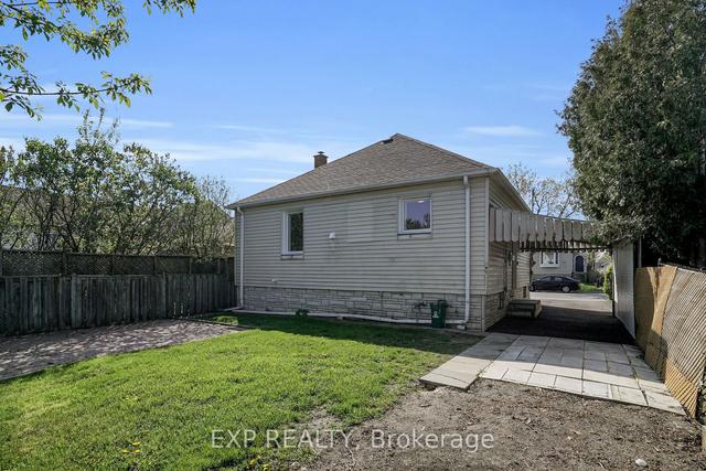80 Phillips St, House detached with 2 bedrooms, 2 bathrooms and 5 parking in Oshawa ON | Image 16