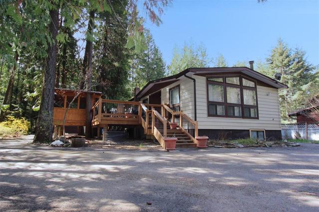 4196 Saratoga Road, House detached with 3 bedrooms, 2 bathrooms and 10 parking in Columbia Shuswap F BC | Image 48