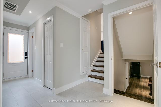61 Oxenden Cres, House detached with 3 bedrooms, 3 bathrooms and 3 parking in Toronto ON | Image 8