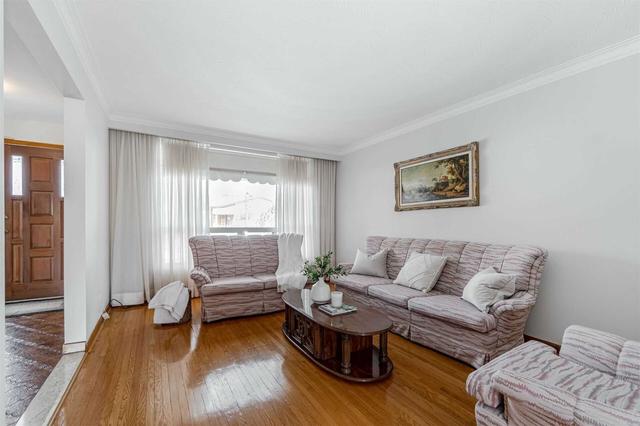 15 Gotham Crt, House semidetached with 3 bedrooms, 3 bathrooms and 4 parking in Toronto ON | Image 35