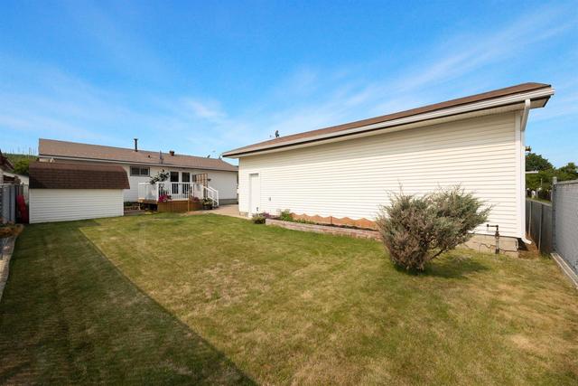 38 Bell Crescent, House detached with 4 bedrooms, 2 bathrooms and 4 parking in Wood Buffalo AB | Image 32