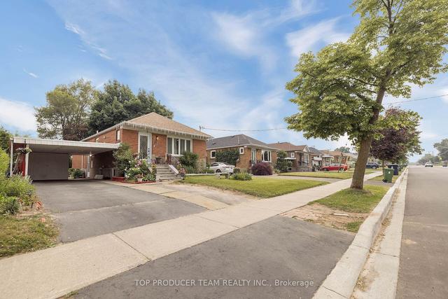 42 Ionview Rd, House detached with 3 bedrooms, 3 bathrooms and 4 parking in Toronto ON | Image 12