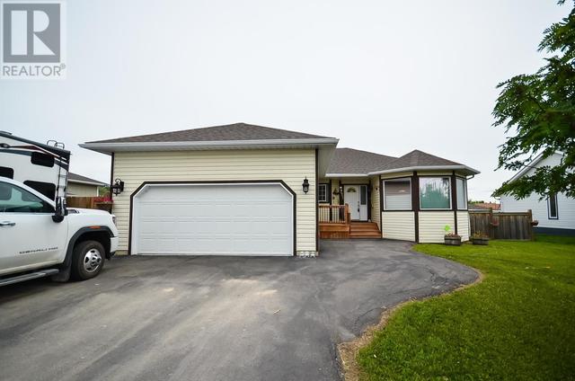 9731 97 Street, House detached with 5 bedrooms, 3 bathrooms and null parking in Taylor BC | Image 1