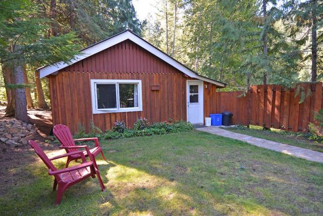 5730 Cedar Creek Road, House detached with 3 bedrooms, 3 bathrooms and null parking in Central Kootenay H BC | Image 17