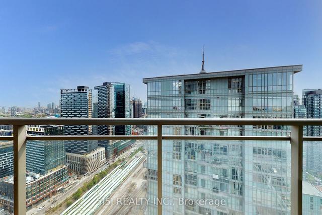 4503 - 21 Iceboat Terr, Condo with 1 bedrooms, 1 bathrooms and 1 parking in Toronto ON | Image 4