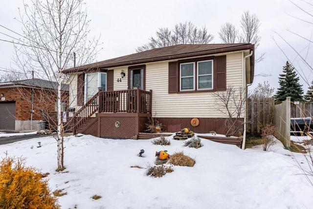 44 Keswick St, House detached with 3 bedrooms, 2 bathrooms and 4 parking in St. Catharines ON | Image 1