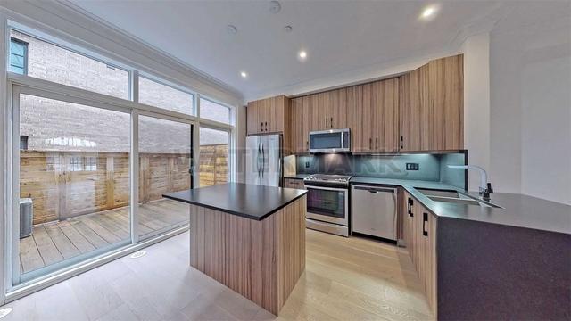 3879b Bloor St W, House attached with 3 bedrooms, 2 bathrooms and 2 parking in Toronto ON | Image 11