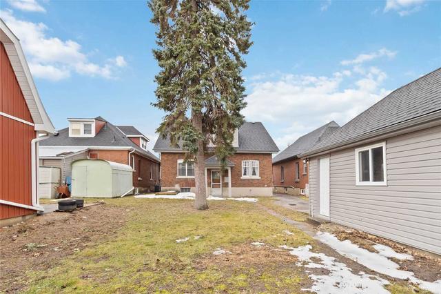 692 Colborne St, House detached with 4 bedrooms, 1 bathrooms and 3 parking in Brantford ON | Image 17